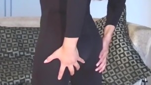 Two hotties compare their sexy wet cracks in damn pretty tights